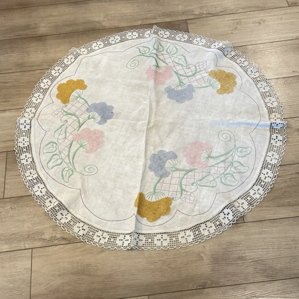 Vintage Round Linen Embroidered Crochet Edge Tablecloth Floral Cottage Country‎